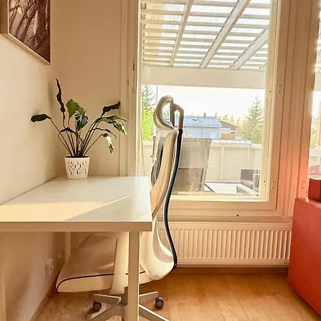 Modern 2br With Sauna, Patio And Parking, 10 Min To Center